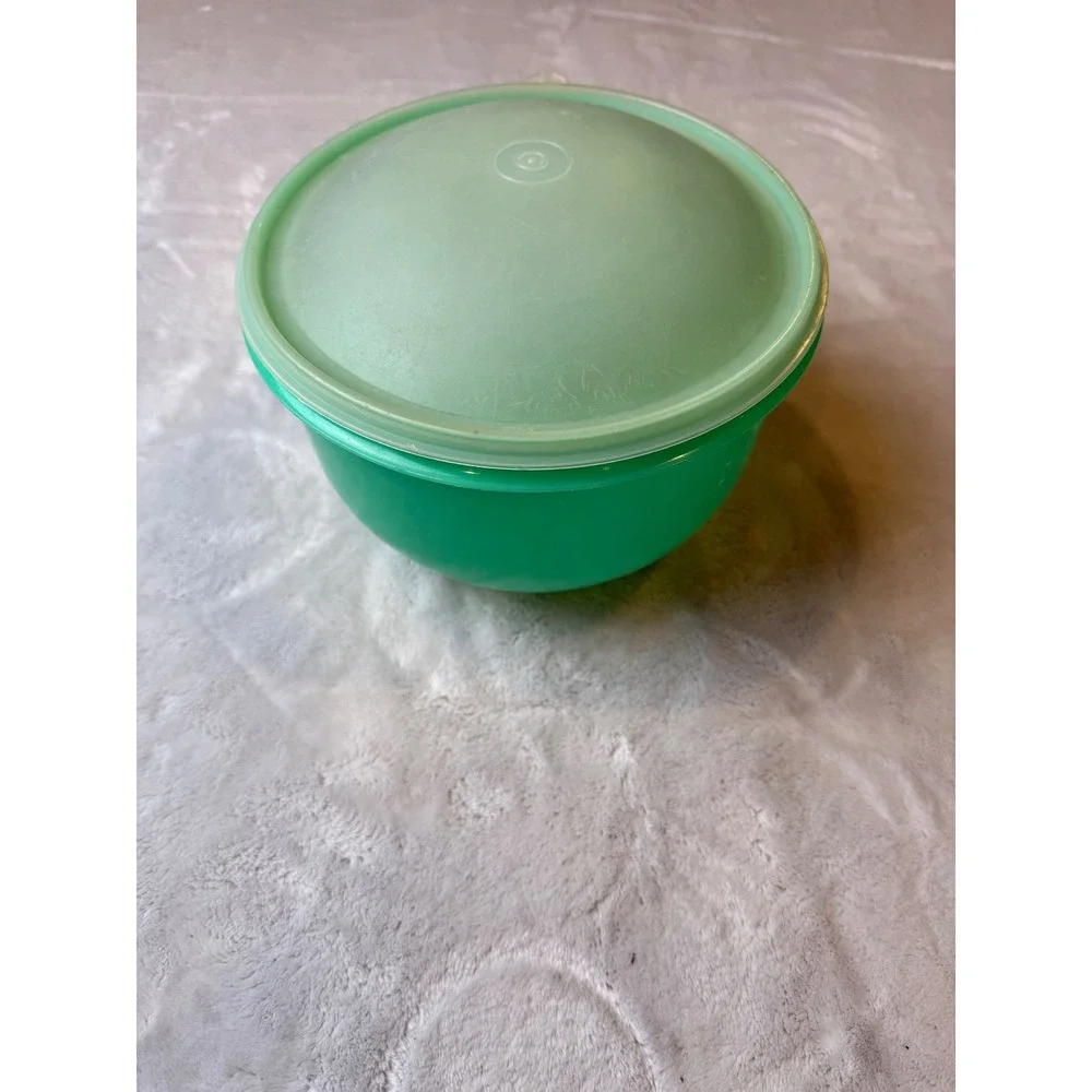 Vintage Tupperware Bowl‎ With Lid Green 8 Inch Round Storage Container